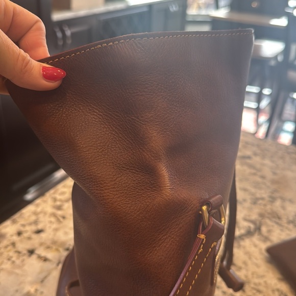 Dooney & Bourke Florentine Toggle Medium Crossbody Gently Used Condition - Picture 6 of 7